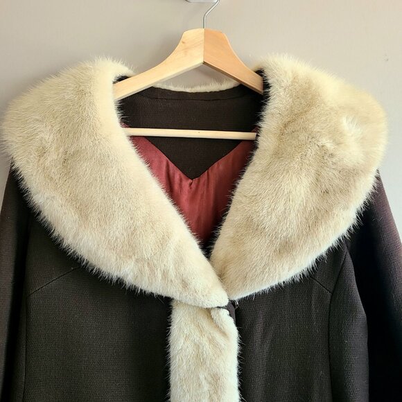 Vintage 1960s brown pure virgin wool coat with beige mink collar and trim. - Picture 2 of 14